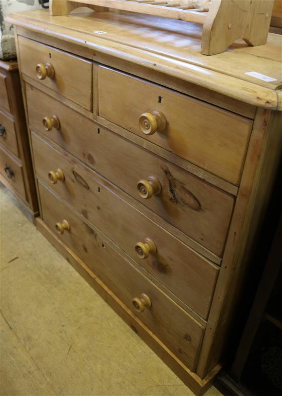 Pine chest of drawers